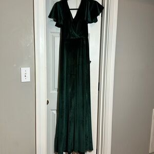 Lulu’s xs green velvet maxi dress.  New. Has tag